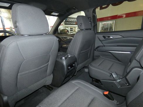 Used 2025 Chevrolet Traverse LT image 20