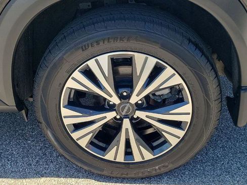 Certified 2022 Nissan Rogue SV image 12