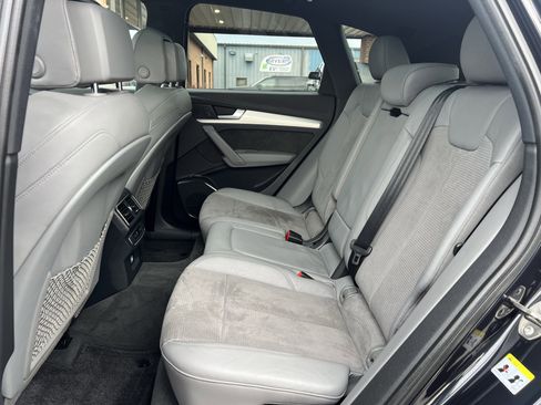 Used 2018 Audi SQ5 Premium Plus w/ Navigation Package image 18