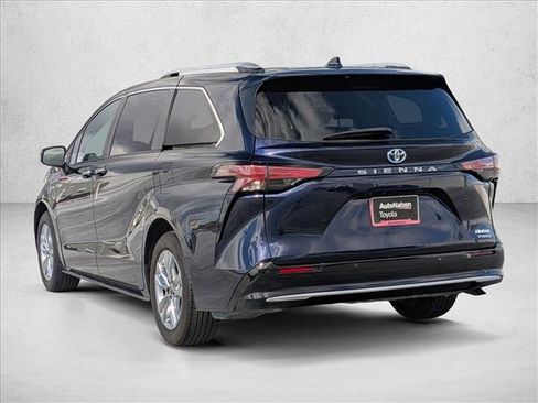 Certified 2023 Toyota Sienna Limited image 8