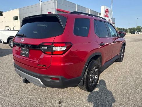Used 2024 Honda Pilot TrailSport image 12