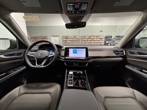 New 2026 Volkswagen Atlas SEL image 17