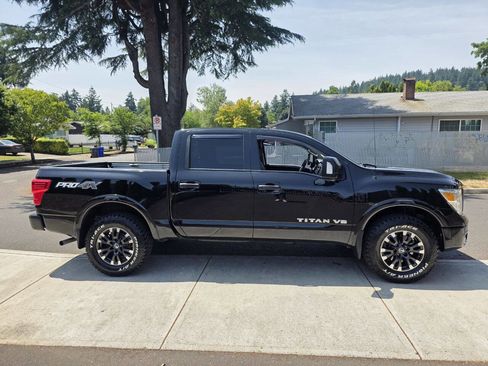 Used 2018 Nissan Titan PRO-4X image 4