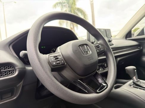 Certified 2025 Honda HR-V LX image 24
