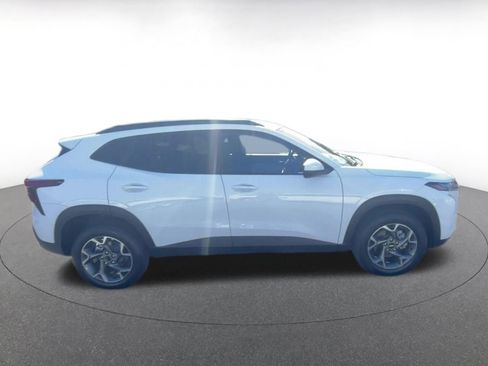 Used 2025 Chevrolet Trax LT image 16