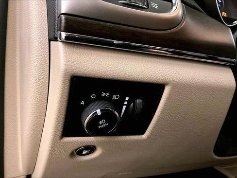Used 2017 Jeep Grand Cherokee Limited w/ Luxury Group II AWD/4WD image 31