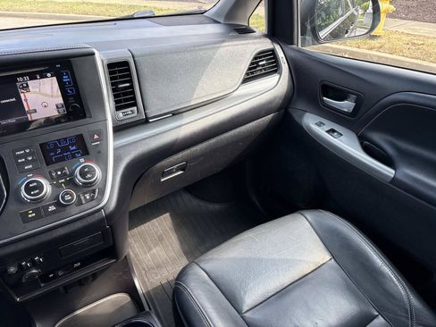 Used 2017 Toyota Sienna SE Premium FWD image 30