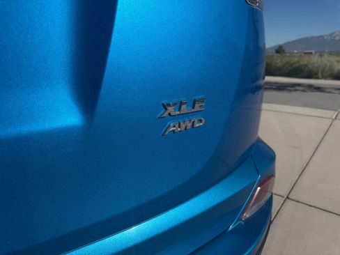 Used 2018 Toyota RAV4 XLE AWD/4WD image 14
