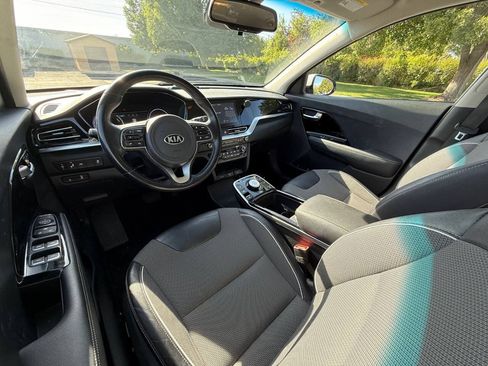 Used 2020 Kia Niro EX w/ Cold Weather Package FWD image 9