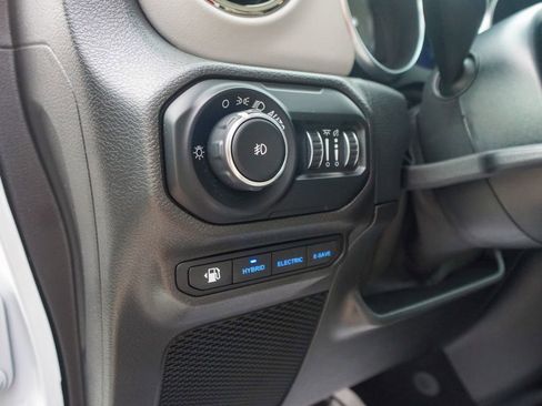 Used 2021 Jeep Wrangler Unlimited Sahara image 18