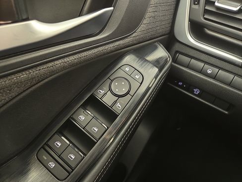 Used 2023 Nissan Rogue SV image 28