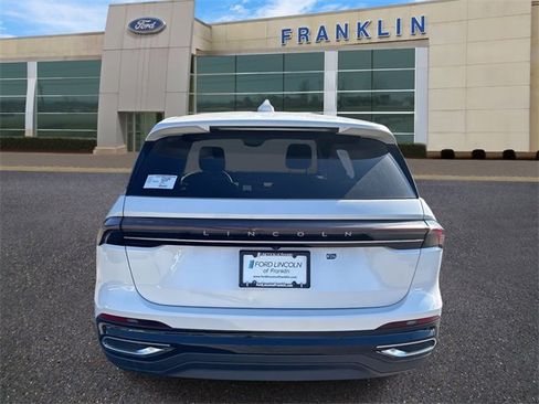 New 2026 Lincoln Nautilus Premier image 6