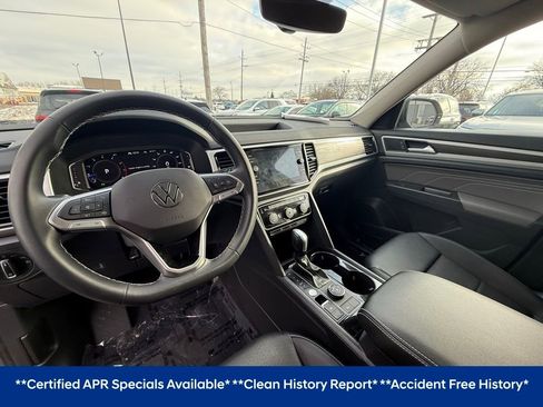 Used 2023 Volkswagen Atlas SE image 2