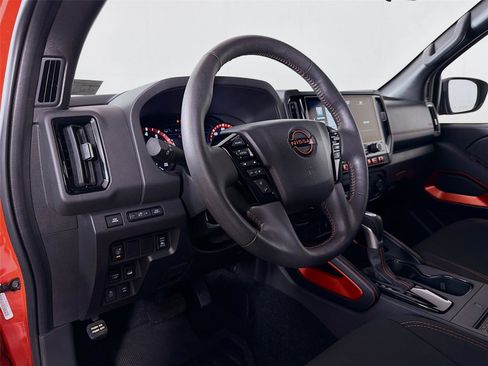 Used 2025 Nissan Frontier PRO-4X w/ Pro Convenience Package AWD/4WD image 9