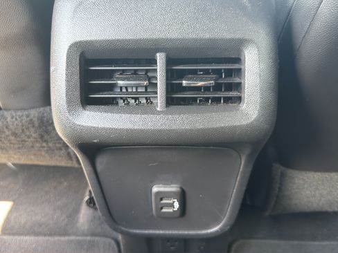 Used 2022 Chevrolet Equinox RS w/ RS Leather Package FWD image 30