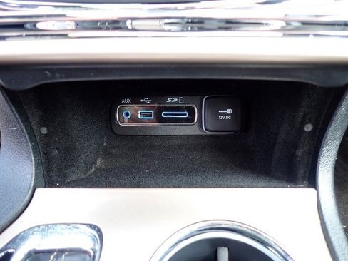 Used 2017 Jeep Grand Cherokee Limited image 25