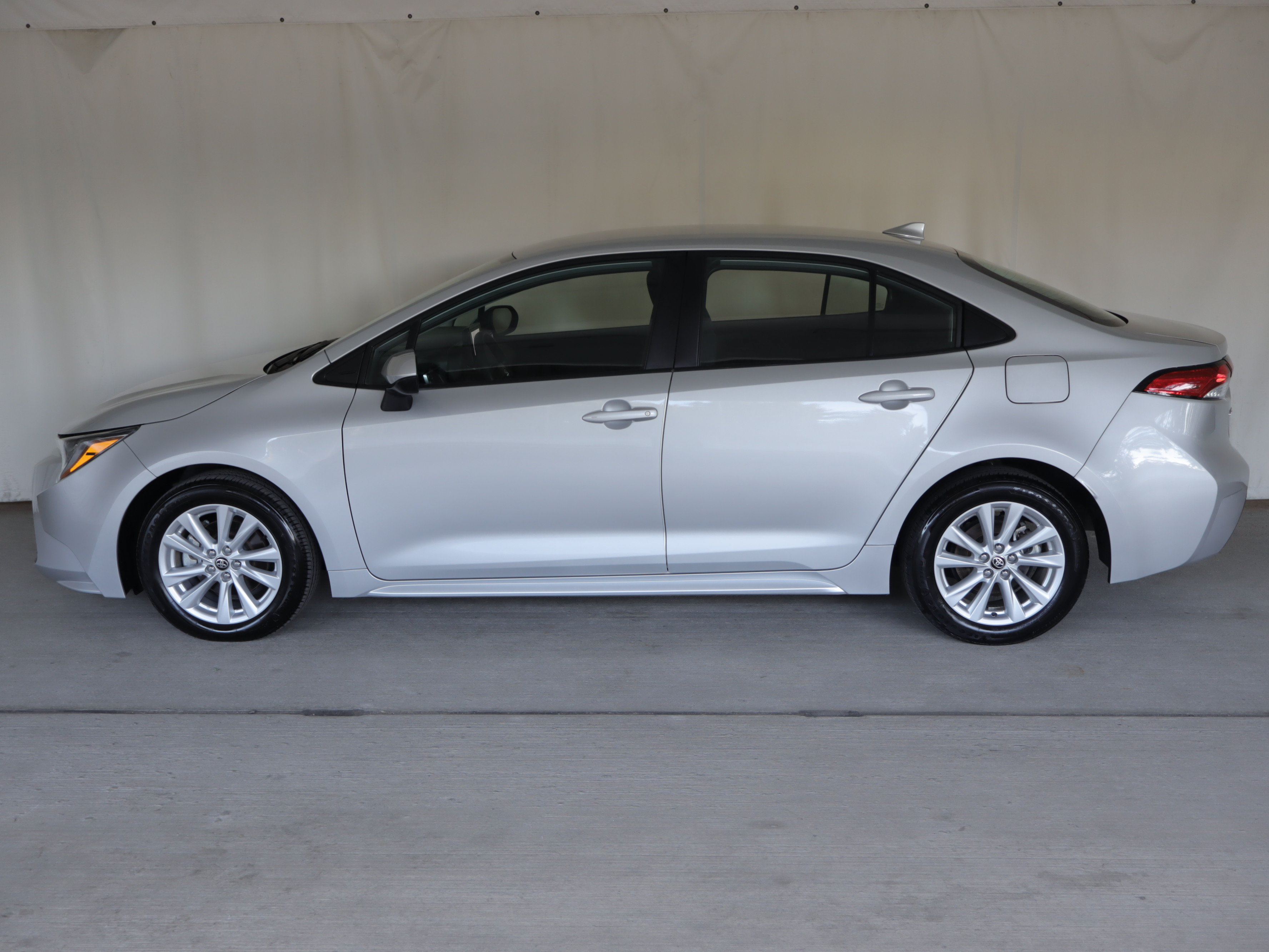Used 2024 Toyota Corolla LE w/ LE Convenience Package FWD image 23