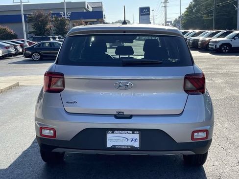Used 2026 Hyundai Venue SE FWD image 6