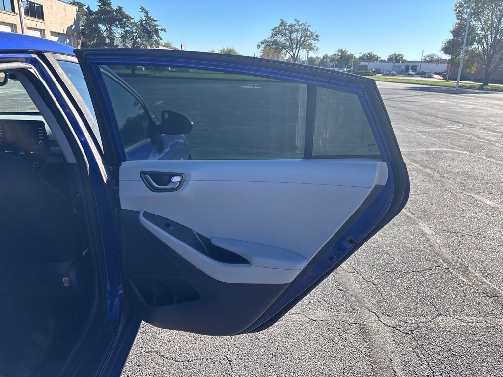 Used 2020 Hyundai Ioniq SEL FWD image 19