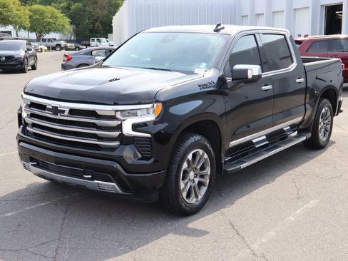Used 2023 Chevrolet Silverado 1500 High Country w/ Technology Package AWD/4WD image 5