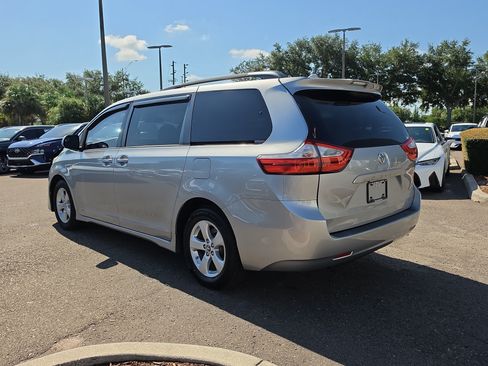 Used 2018 Toyota Sienna LE FWD image 5