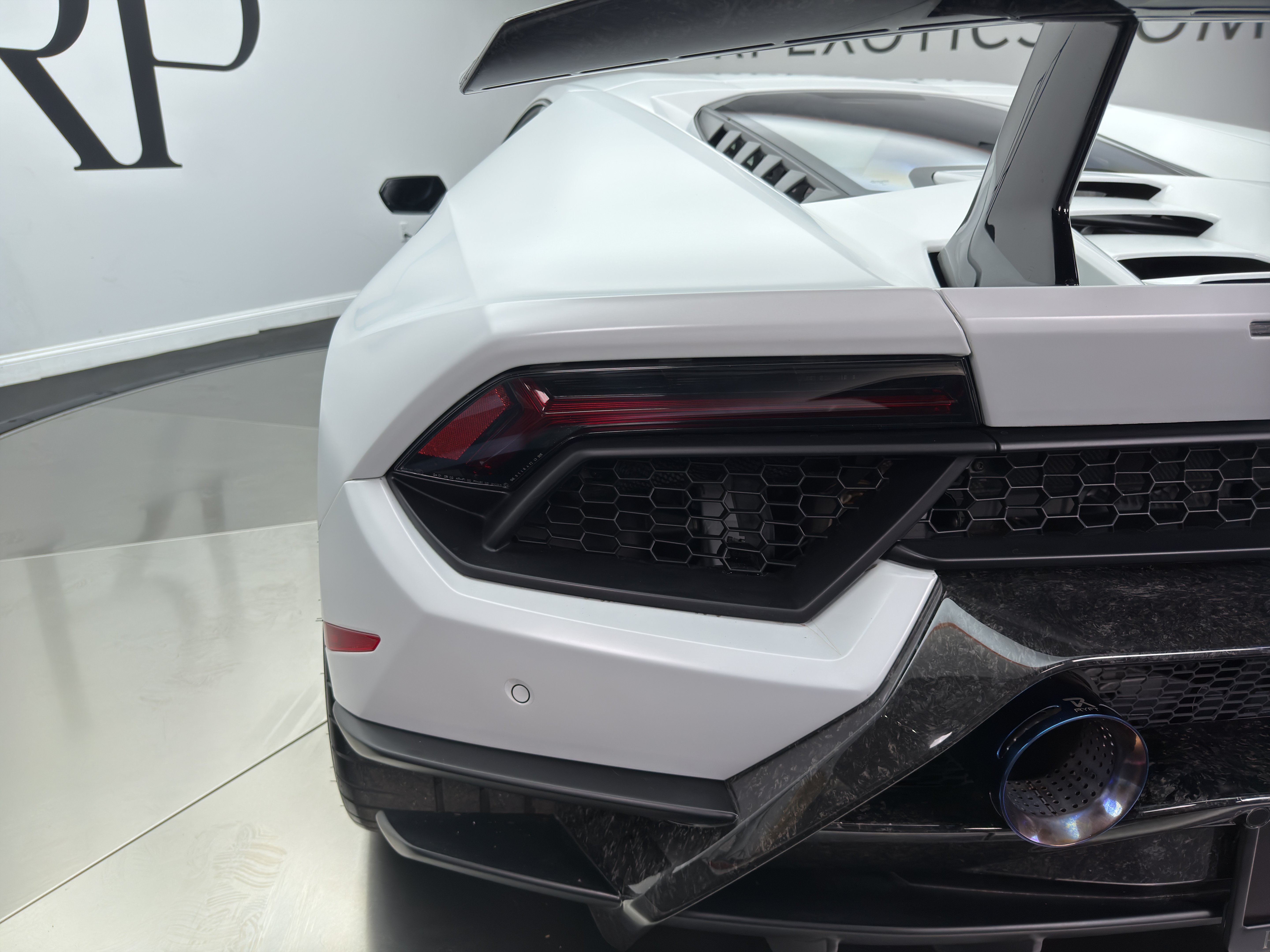 Used 2018 Lamborghini Huracan Performante AWD/4WD image 12