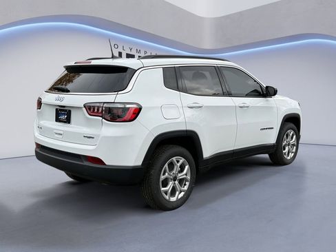 New 2026 Jeep Compass Latitude image 5