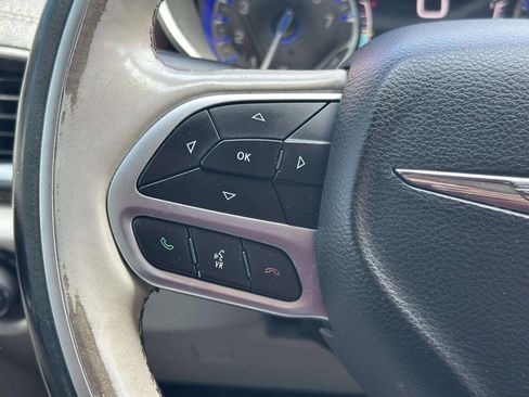 Used 2018 Chrysler Pacifica Limited w/ Advanced Safetytec Group FWD image 28
