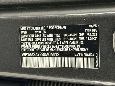 Certified 2025 Porsche Cayenne AWD/4WD image 26