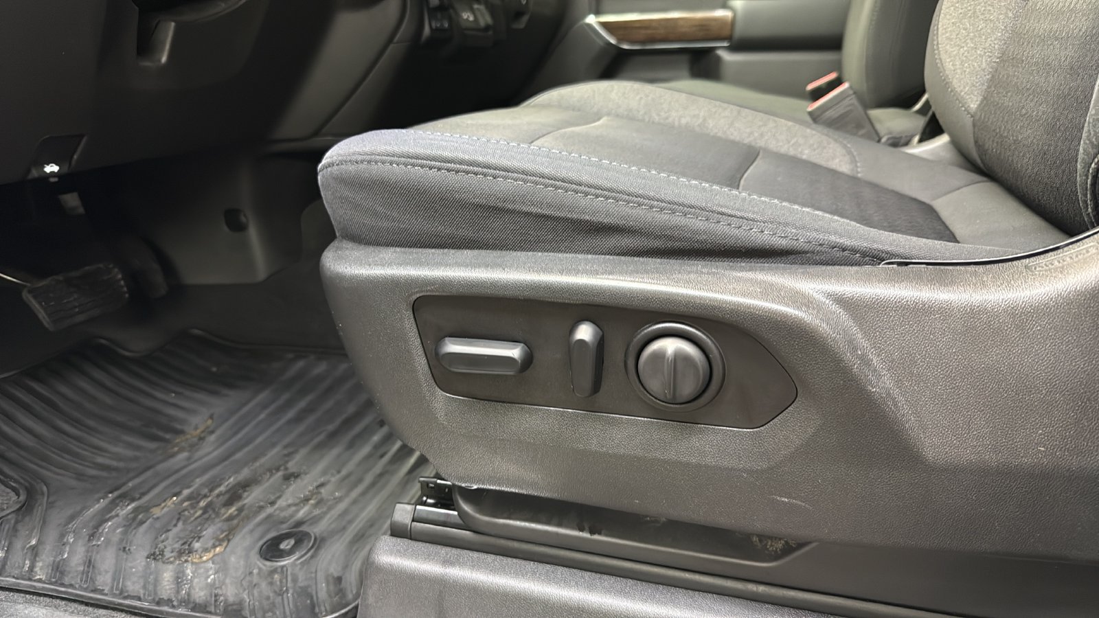 Used 2020 GMC Sierra 1500 Elevation w/ Elevation Value Package AWD/4WD image 8