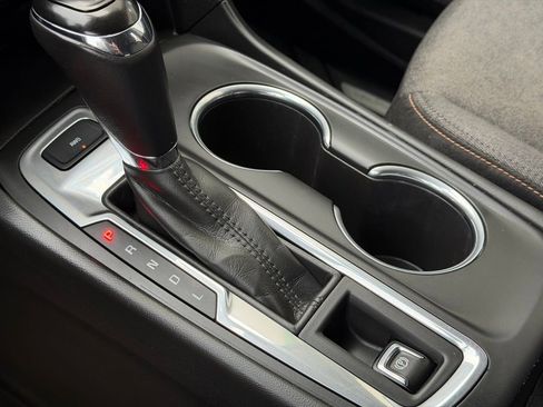 Used 2018 Chevrolet Equinox LT image 16