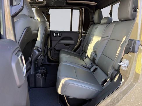 New 2026 Jeep Gladiator Mojave image 16