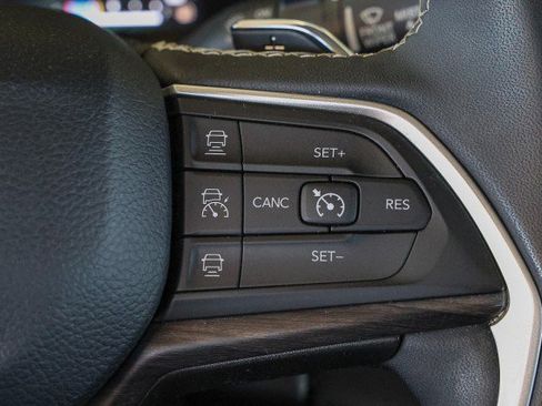 Used 2022 Jeep Grand Cherokee Limited 4xe image 26