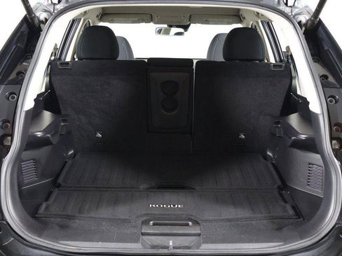 Used 2019 Nissan Rogue SV image 17