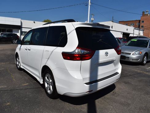 Used 2020 Toyota Sienna LE image 11