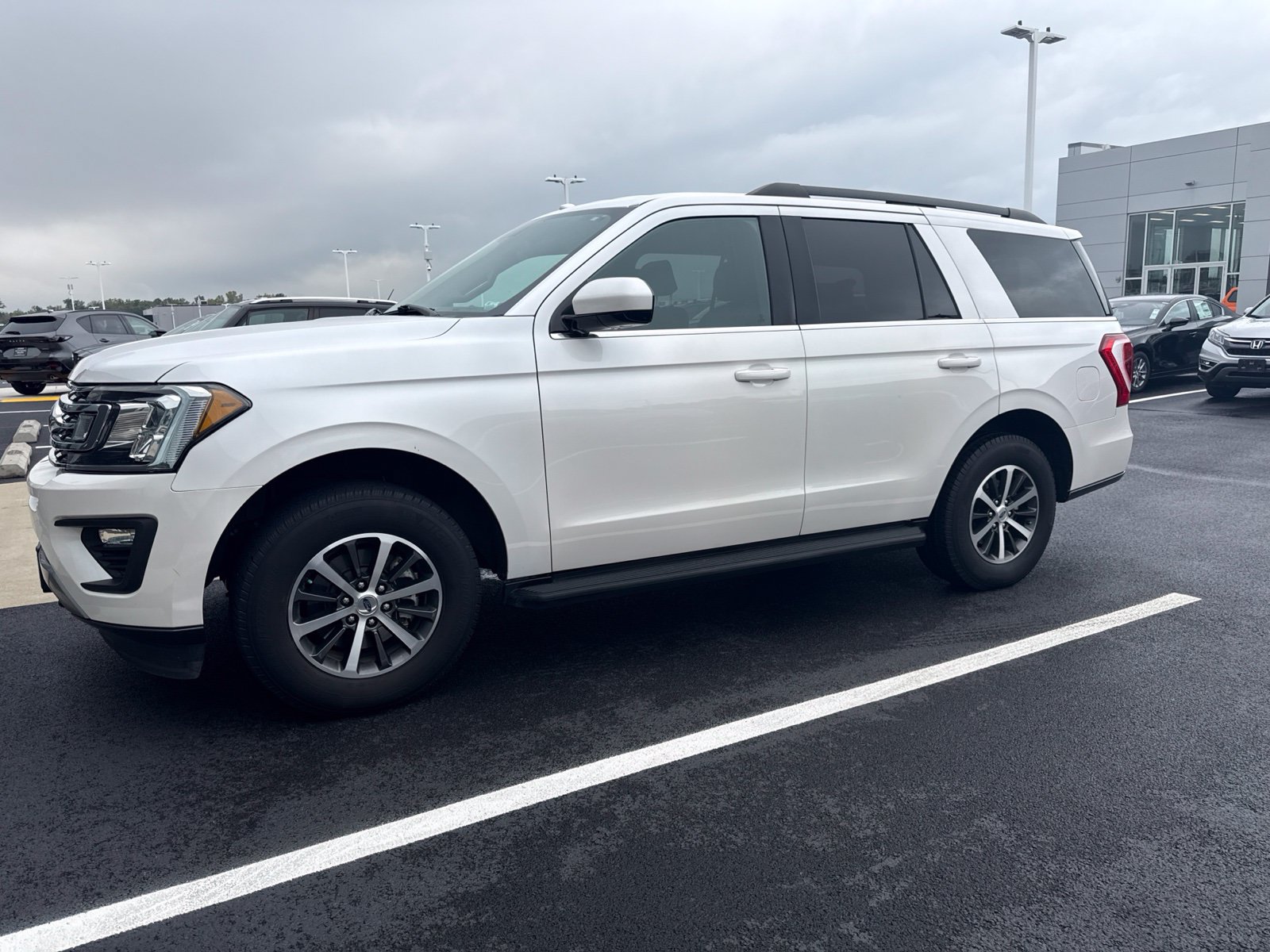 Used 2019 Ford Expedition XLT AWD/4WD image 1