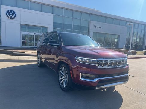 Used 2023 Jeep Grand Wagoneer Base image 3