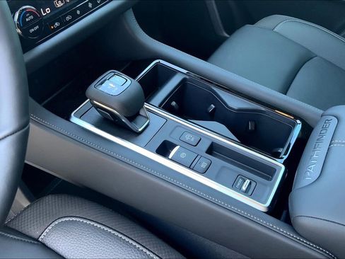 New 2025 Nissan Pathfinder SL image 10