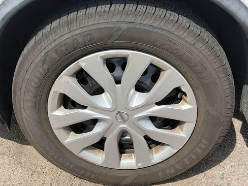 Used 2020 Nissan Rogue S FWD image 6