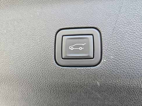 Used 2023 GMC Yukon AT4 w/ AT4 Premium Plus Package AWD/4WD image 12