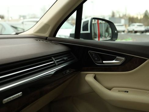 Used 2018 Audi Q7 3.0T Prestige w/ Prestige Package image 28
