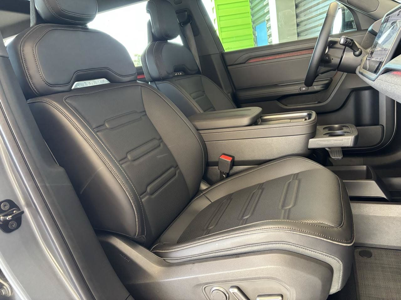 Used 2027 Rivian R2 Performance Dual AWD/4WD image 21