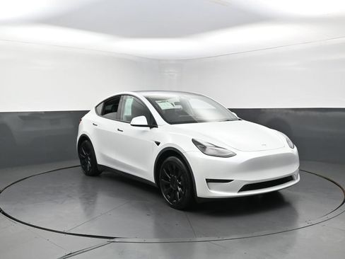 Used 2023 Tesla Model Y Long Range AWD/4WD image 6
