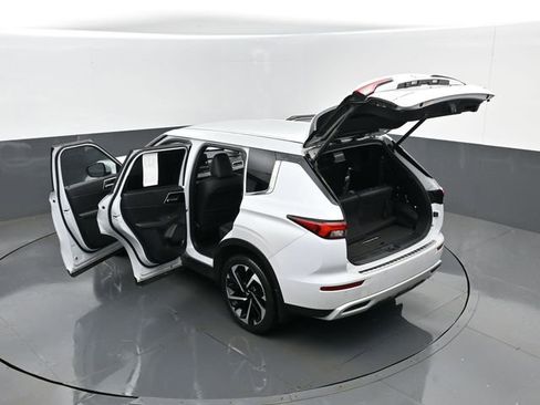 Used 2022 Mitsubishi Outlander SE image 29