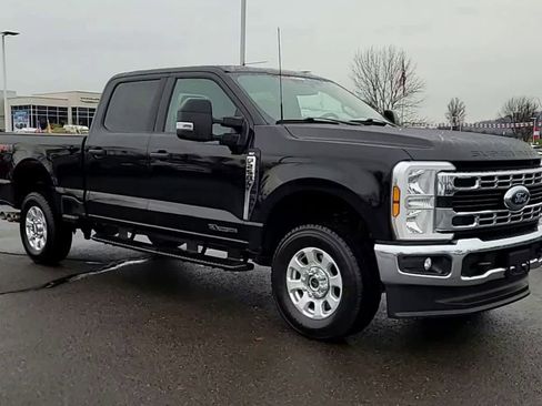 Used 2024 Ford F250 XLT w/ FX4 Off-Road Package image 2