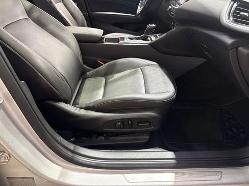 Used 2018 Buick Regal Essence w/ Sights and Sounds Package AWD/4WD image 78