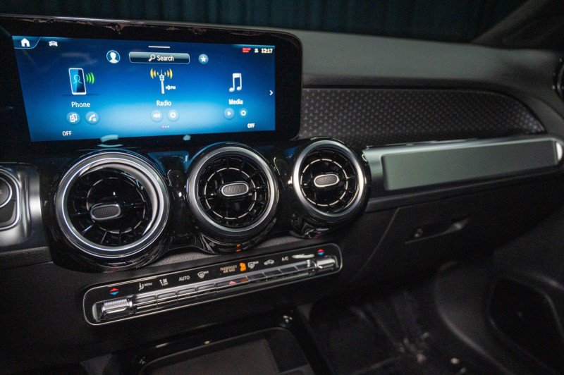New 2026 Mercedes-Benz GLB 250 image 33