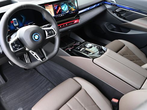 Used 2026 BMW i5 eDrive40 w/ M Sport Package image 12