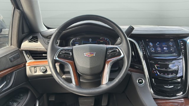 Used 2019 Cadillac Escalade Luxury w/ Escalade Sport Edition AWD/4WD image 13