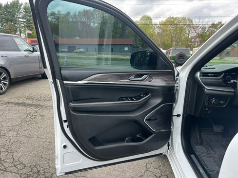 Used 2023 Jeep Grand Cherokee Overland image 14